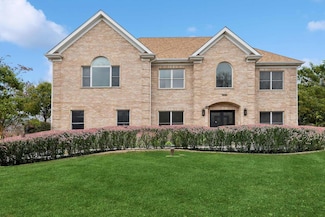 1685 Marion St, Roselle, IL 60172
