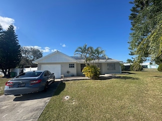 325 SW Bridgeport Dr, Port Saint Lucie, FL 34953