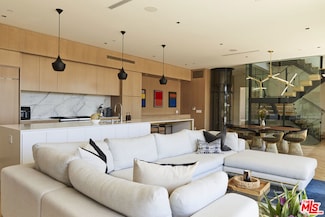 8455 Franklin Ave, Los Angeles, CA 90069