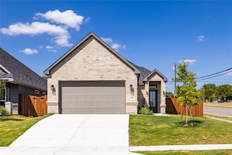 2700 NW 22nd St, Fort Worth, TX 76106
