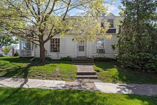 1399 Elmhurst Dr NE, Cedar Rapids, IA 52402