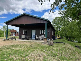 17015 Clay Hill Rd, Dubuque, IA 52002