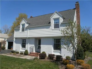 4281 Oakwood Dr, Williamsville, NY 14221