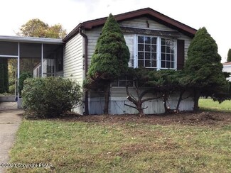 226 Molly Pitcher Ln, Mount Bethel, PA 18343