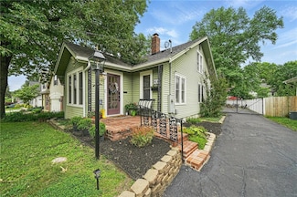 808 N Geyer Rd, Saint Louis, MO 63122