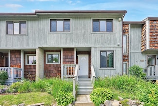 43 Meadowbrook Ln, Palmer, MA 01069