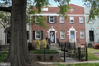 909 Bashford Ln, Alexandria, VA 22314