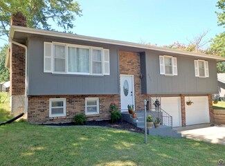 645 Delaware Dr, Ozawkie, KS 66070