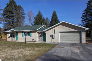 5937 E 4th St, Bellaire, MI 49615