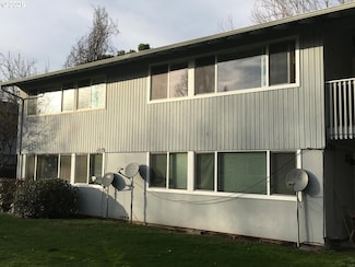 2070 W 16th Way, Eugene, OR 97402