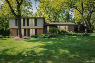 2650 Binbrooke Dr, Troy, MI 48084