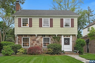218 Everett Place, Englewood, NJ 07631