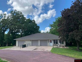456 456 W 5th St, Blue Earth, MN 56013