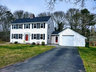 40 Williamsburg Ave, Harwich, MA 02645