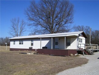13 S Persimmon Dr, Pleasanton, KS 66075
