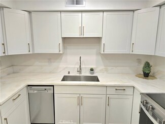 1474 Sunflower Cir N, Palm Springs, CA 92262