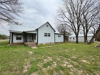 201 N Layton Ave, Earlsboro, OK 74840