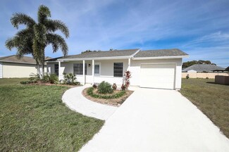 433 SE Oakridge Dr, Port Saint Lucie, FL 34984