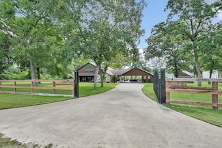 28540 Lynnwood Ln, Hempstead, TX 77445