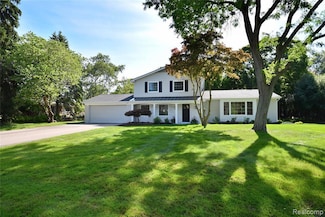 5547 Kingsmill Dr, Bloomfield Hills, MI 48301