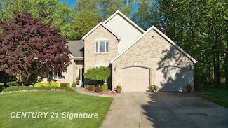 1802 Lake Circle Dr W, Saginaw, MI 48609