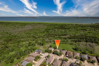 975 Crockett Dr, Lavon, TX 75166