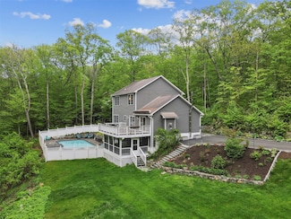 25 Crest Rd, Cold Spring, NY 10516