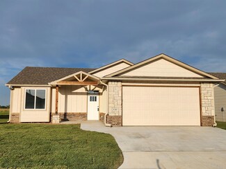1261 E Park Glen Ct, Clearwater, KS 67026