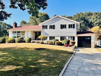 11 Tollgate Dr, East Northport, NY 11731