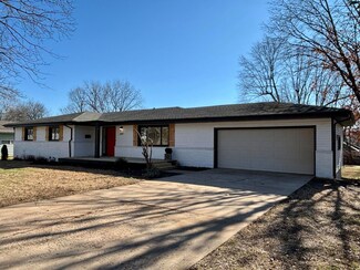 3210 W Glenwood St, Springfield, MO 65807
