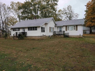 918 Greenwood St, Washington, IN 47501