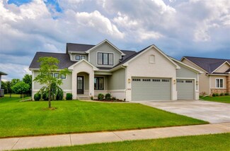 16210 Goodman Dr, Urbandale, IA 50323
