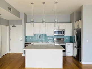 825 N 4th St Unit 402, Columbus, OH 43215