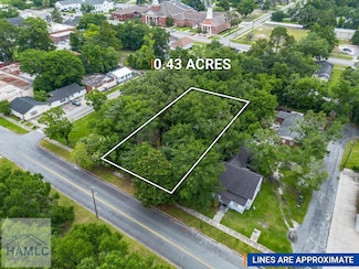 229 NW Broad St, Jesup, GA 31545
