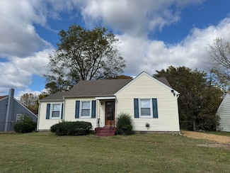 105 Delmar Dr, Clarksville, TN 37040