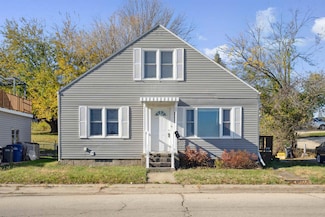 1989 N Grandview Ave, Dubuque, IA 52001