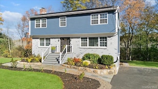 67 Thoreau Ct, Yorktown Heights, NY 10598