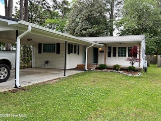 214 S Graham St, Wallace, NC 28466