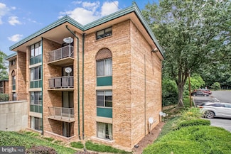 483 N Armistead St Unit 103, Alexandria, VA 22312