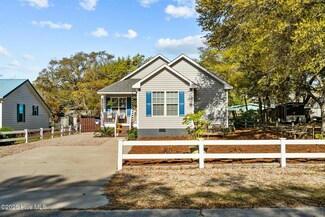 157 NE 3rd St, Oak Island, NC 28465