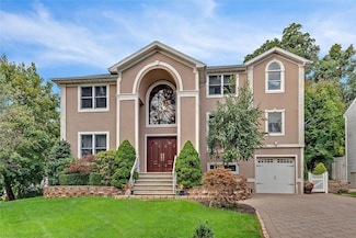 2 Dorchester Dr, Yonkers, NY 10710