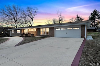 6 Heartwoods Ct, Saint Louis, MO 63132