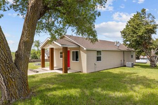 1811 Mendenhall Ave, Fairbury, NE 68352