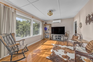 290 E 2nd St E, Huntington, OR 97907