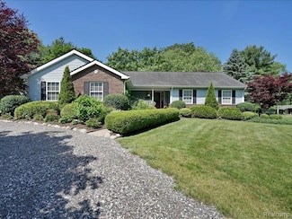 612 Grange Hall Rd, Ortonville, MI 48462