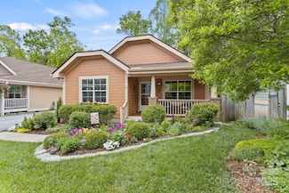 40 Avonlea Ln, Flat Rock, NC 28731