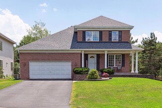 2012 Hunter Hill Ct, Hudson, WI 54016