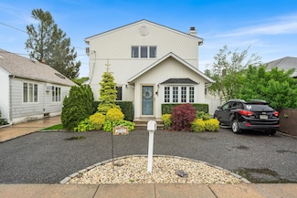 2933 Marlborough Rd, Oceanside, NY 11572