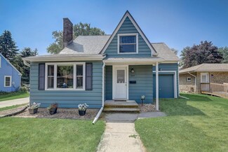 304 W 3rd St, Waunakee, WI 53597