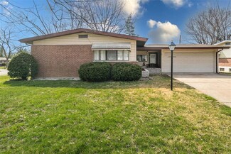 1 Colt Cir, Florissant, MO 63033
